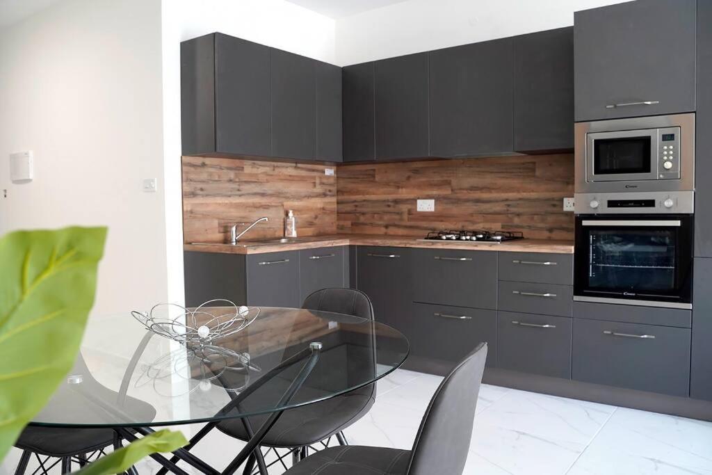 Luxurious Apartment Next To The Sea Gzira Esterno foto